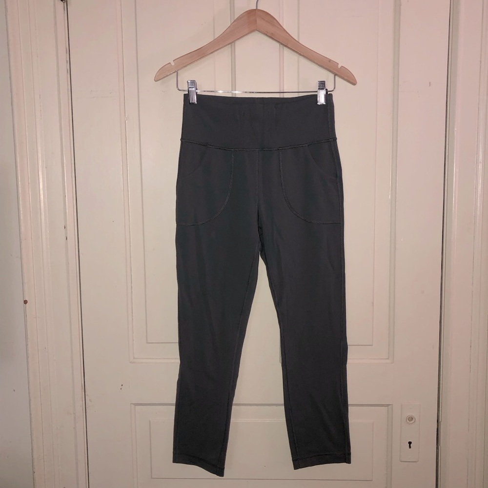 Lululemon Reversible Drawstring Waist Cropped Leggings Grey Size 6